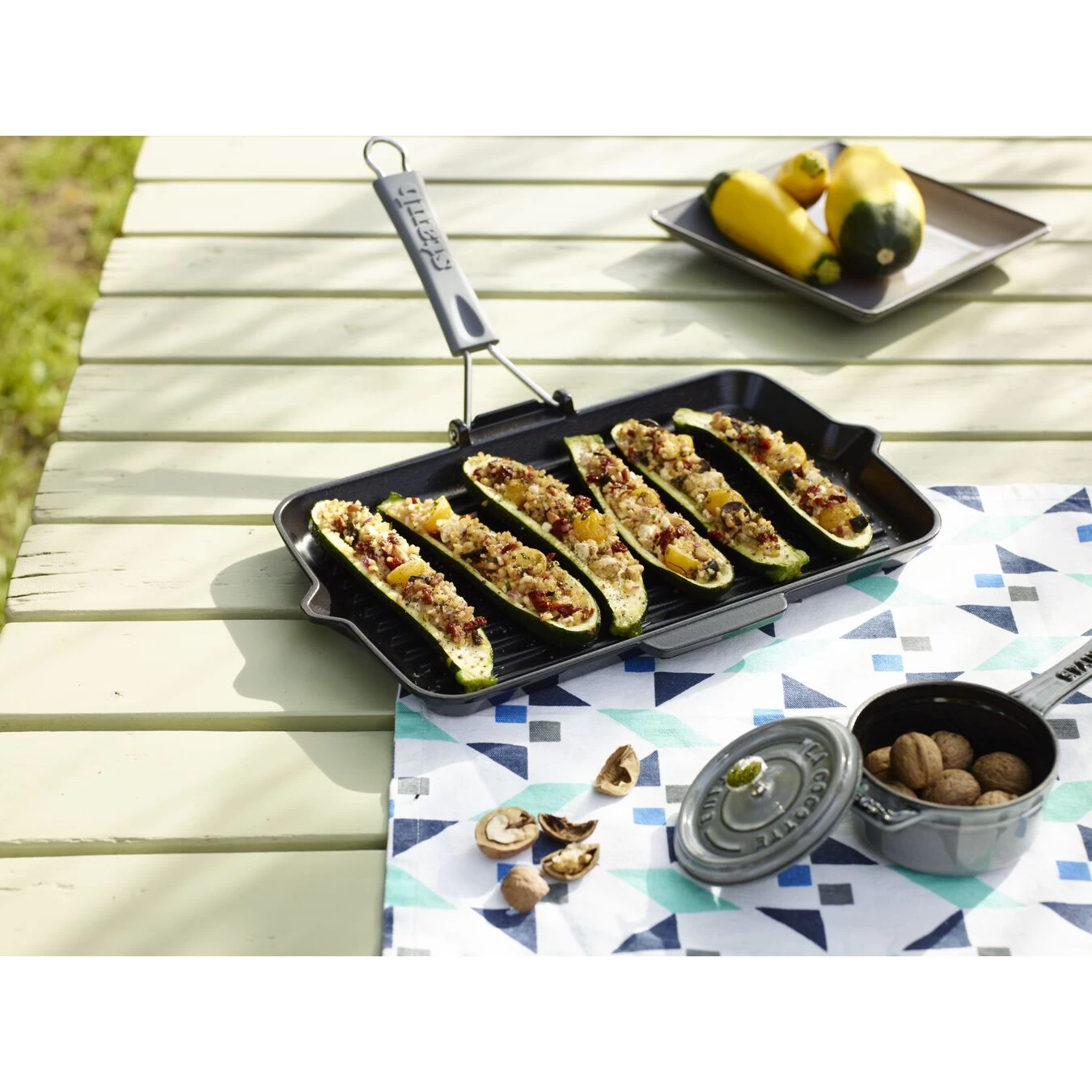 Staub Grill Con Vertedor 34 X 21 Cm, Hierro Fundido, Negro 5 Staub Grill Con Vertedor 34 X 21 Cm, Hierro Fundido, Negro - Imagen 3