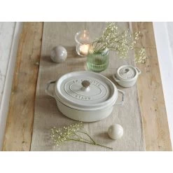 Staub Cocotte 23 Cm, Ovalado, Blanco Trufa, Hierro Fundido -Cocina Comercio 000019752