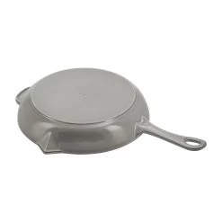Staub Sartén Con Vertedor 26 Cm, Hierro Fundido, Gris Grafito 7 Staub Sartén Con Vertedor 26 Cm, Hierro Fundido, Gris Grafito -Cocina Comercio 40510 616 0 3