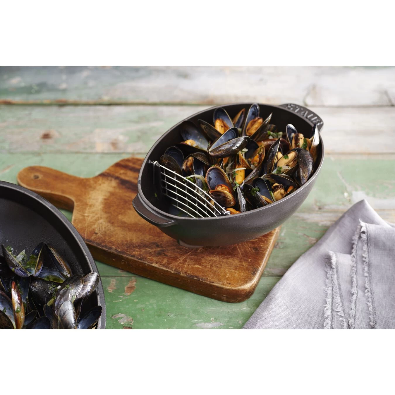 Staub Olla Para Mejillones 25 Cm, Hierro Fundido, Negro 4 Staub Olla Para Mejillones 25 Cm, Hierro Fundido, Negro - Imagen 2